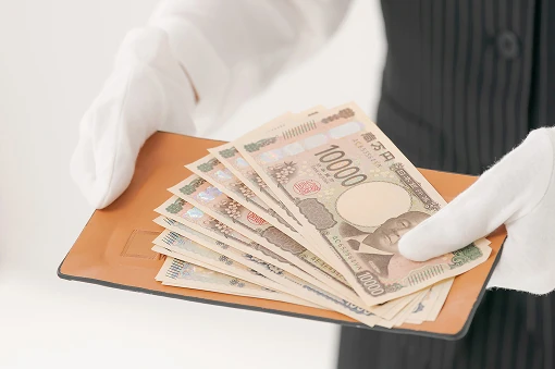 数十枚の一万円札